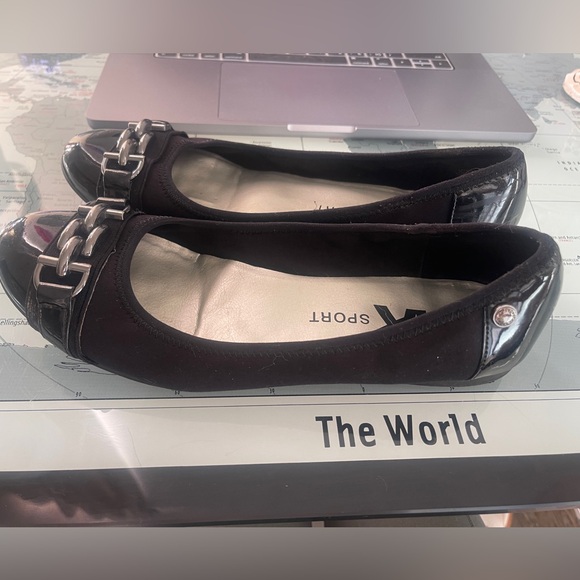 Flats AK Sport are in good condition, size 9.5 shoes practical and fashionable. - Picture 1 of 9